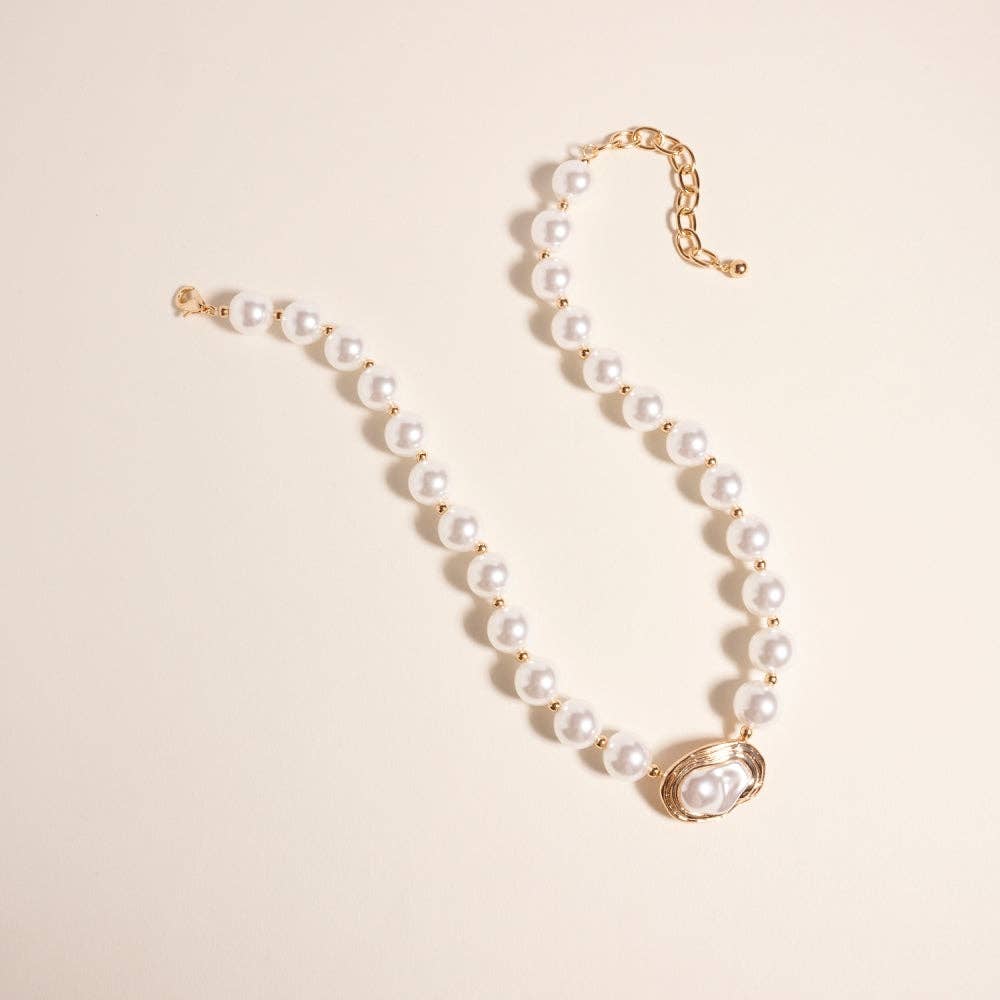 The Coastal Pearl Necklace